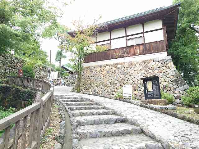 犬山城 黒門跡と社務所