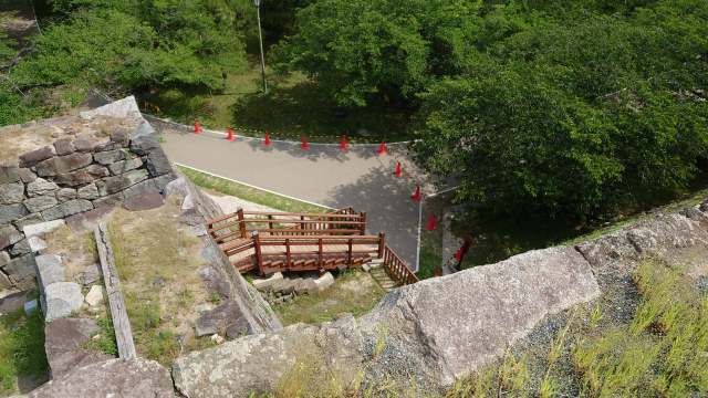 福岡城_天守台14(大天守台から鉄門跡を見た)