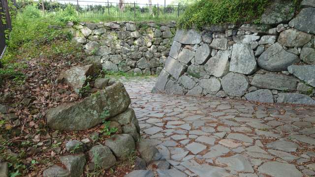 福岡城_本丸武具櫓跡の石垣02