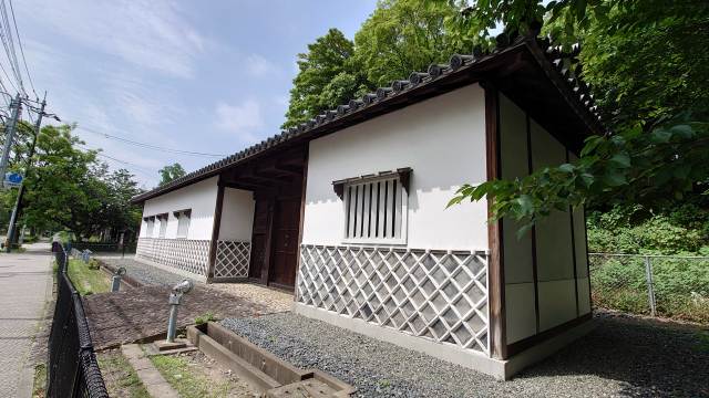 福岡城_旧母里太兵衛邸長屋門跡04